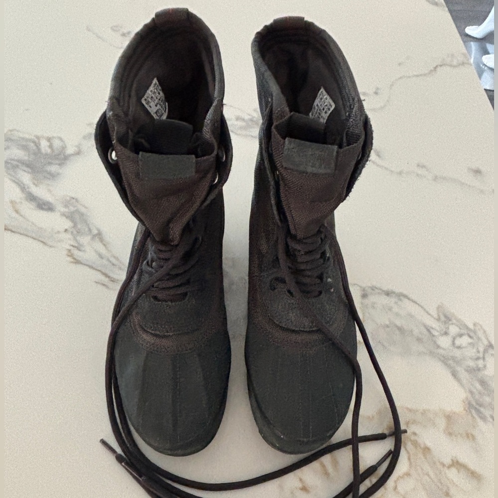 Authentic Yeezy 950 Pirate Black Boots Men's Size 8